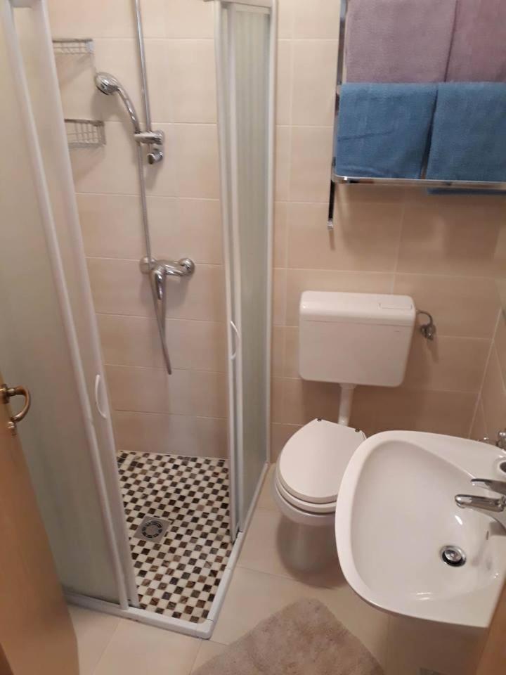 Vse Kontenti Apartment Koper Luaran gambar